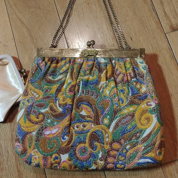 Harry Levine Handbags - 1950s Harry Levine small chained evening bag